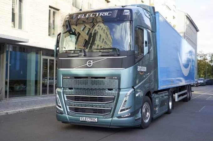Volvo all-electric heavy-duty trucks to Amazon Germany